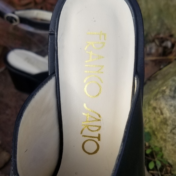 Leather t -strap heels - Picture 3 of 3